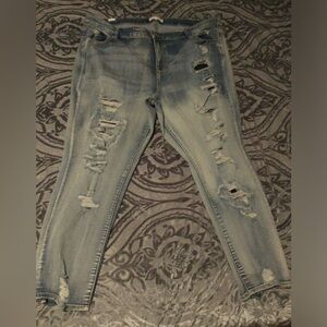 Almost famous Light wash skinny jeans size 24